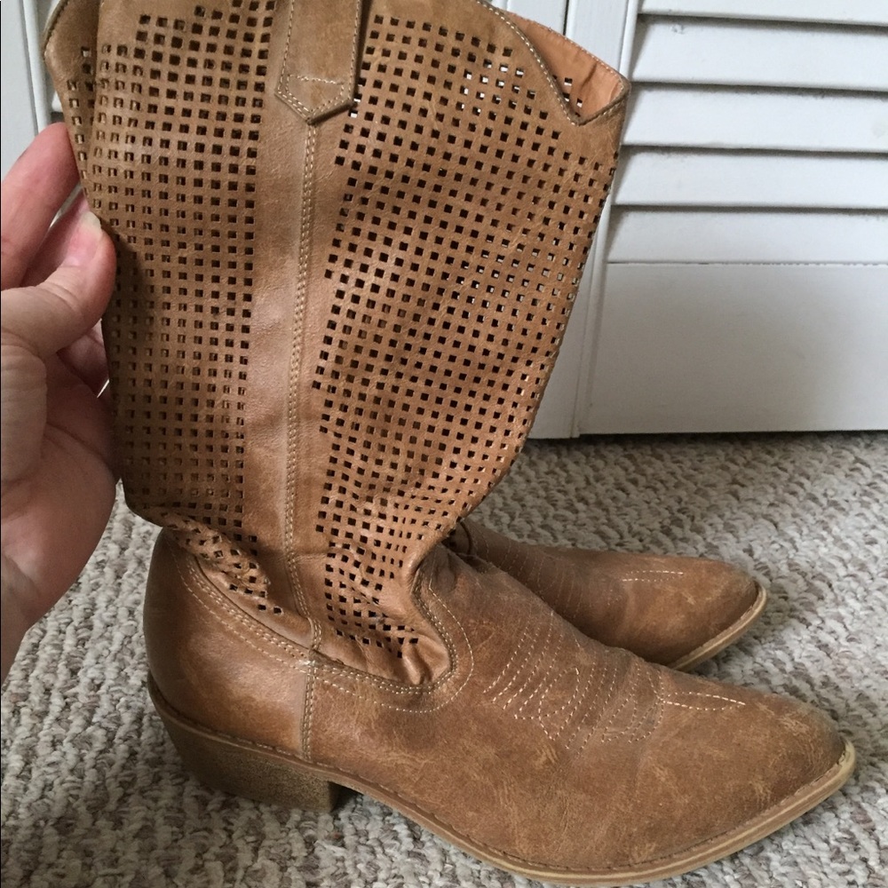 Boots - Picture 2 of 4